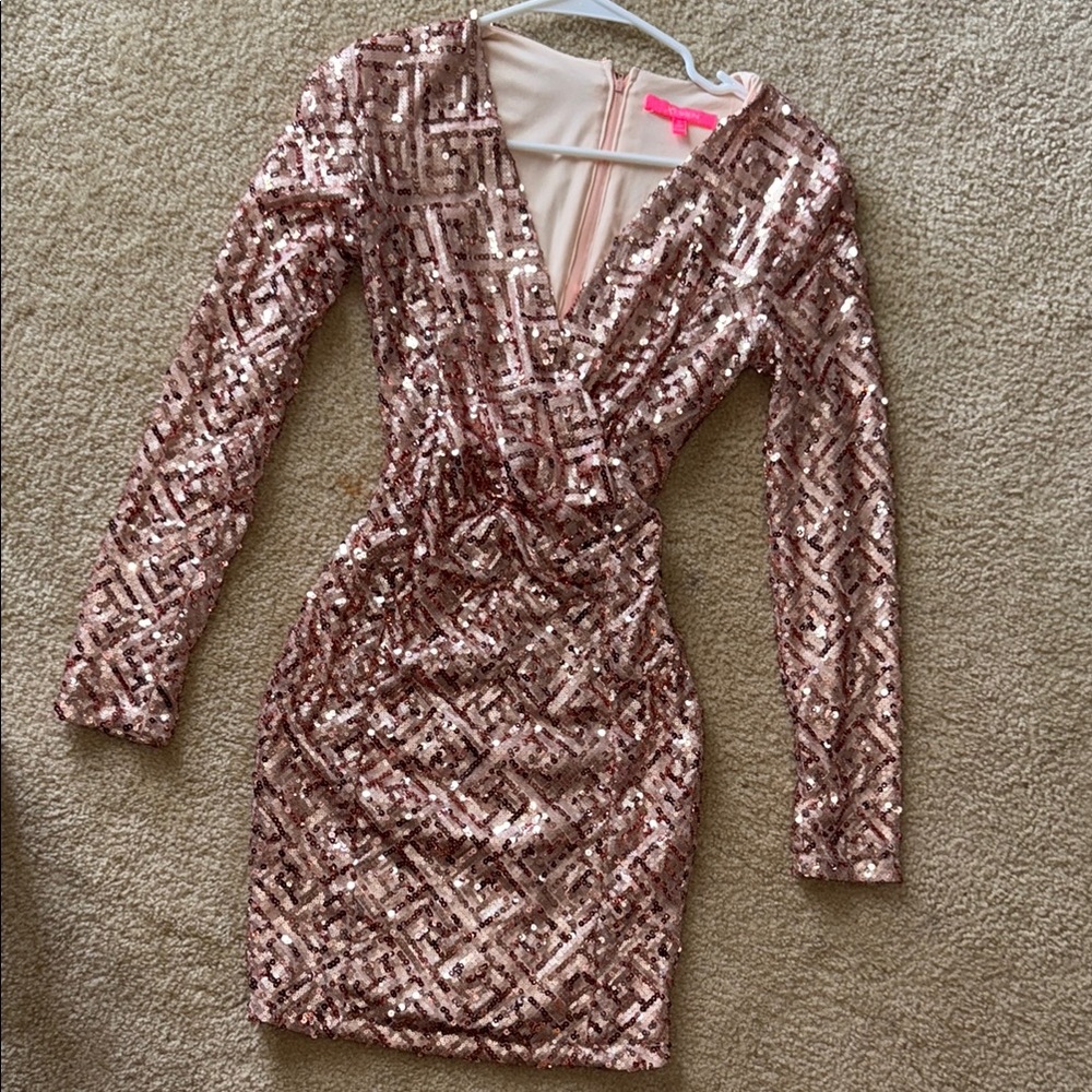 Xtaren Gold Ruched Sequin Long Sleeve Bodycon Dress